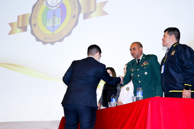 entrega-de-diplomas-2.jpeg entrega-de-diplomas-2.jpeg