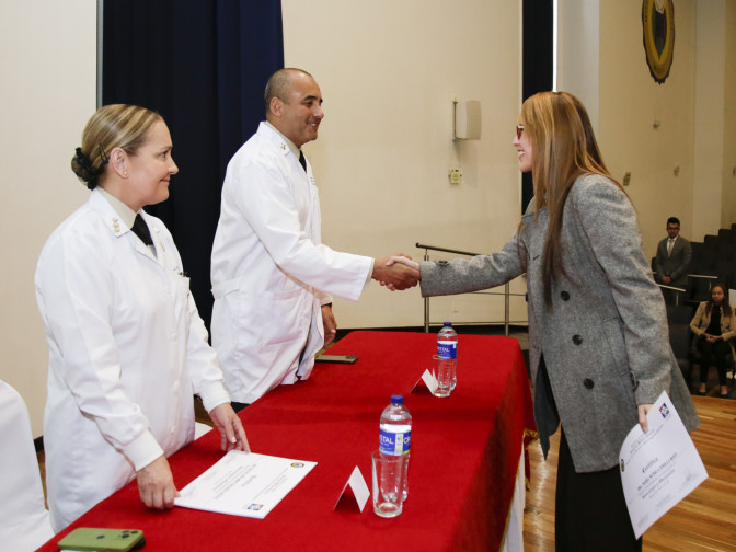 entrega-de-diplomas.jpg entrega-de-diplomas.jpg