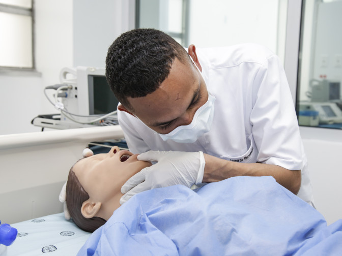 enfermero-y-paciente-cs.jpg enfermero-y-paciente-cs.jpg